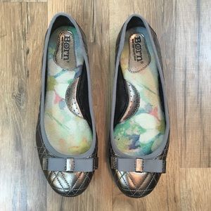 SALE! Born Pewter Gray Ribbon Ballet Flats Quilted